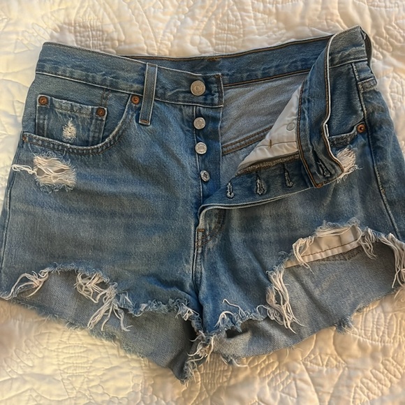 Levi’s 501 denim shorts - Picture 2 of 4